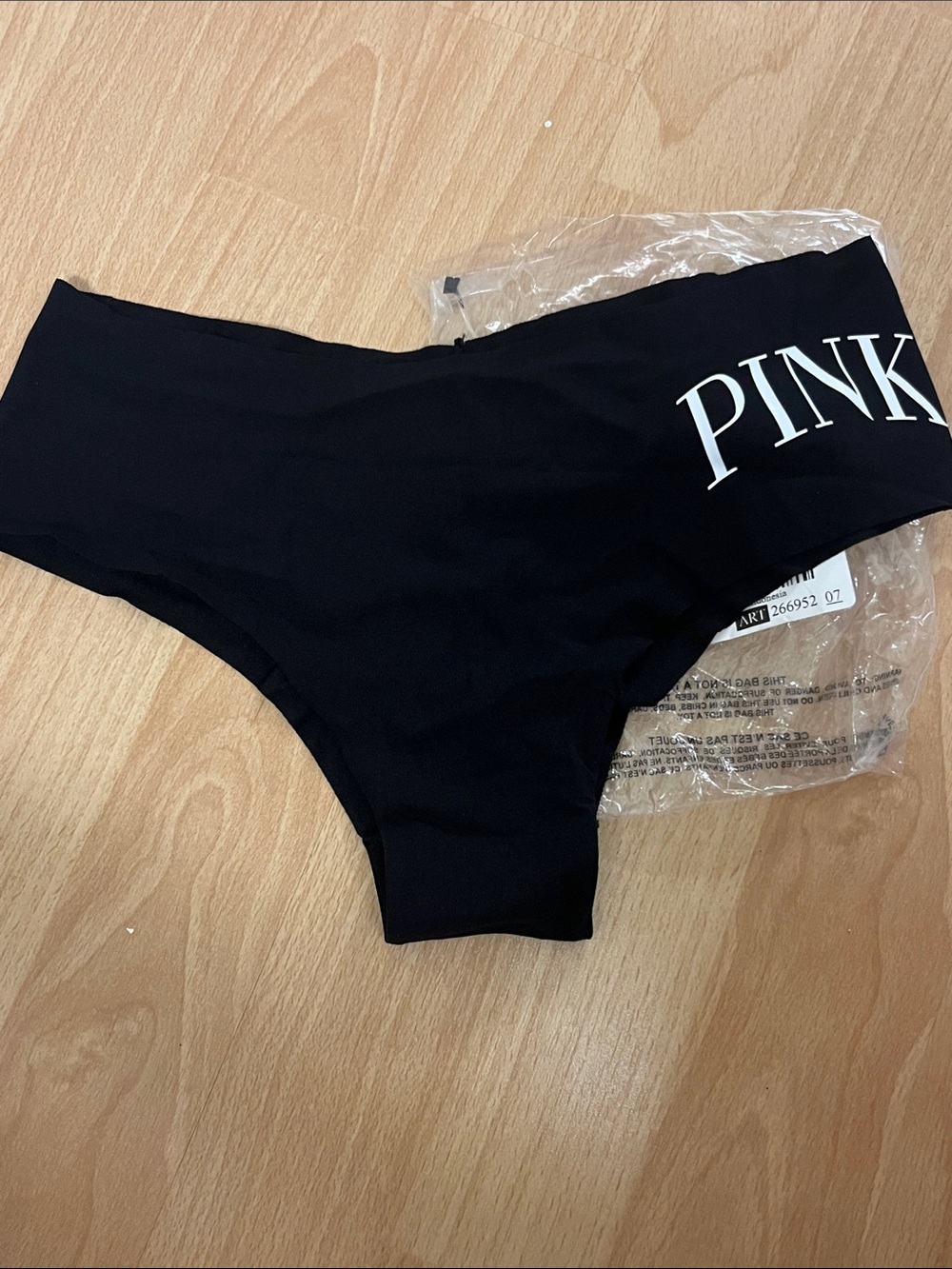 Victoria’s Secret PINK Black Seamless no show panty S